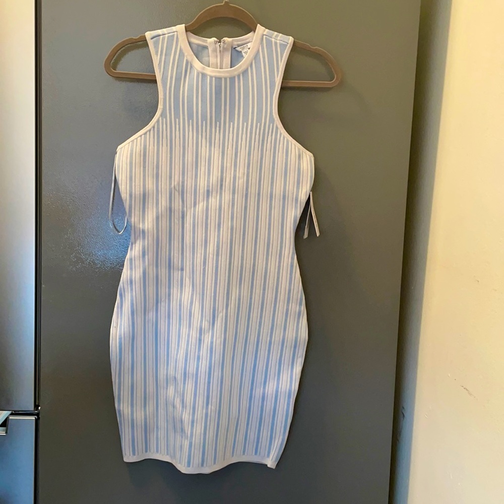 Brand-Guess  Size-Medium  Color-White,Blue